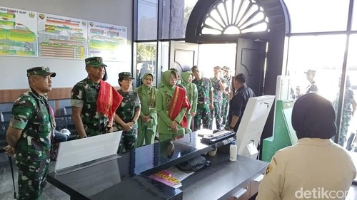Pangdam IX/Udayana Mayor Jenderal (Mayjen) Harfendi meresmikan empat ruangan di RS Wirasakti Kupang, Nusa Tenggara Timur (NTT), Selasa (24/10/2023).