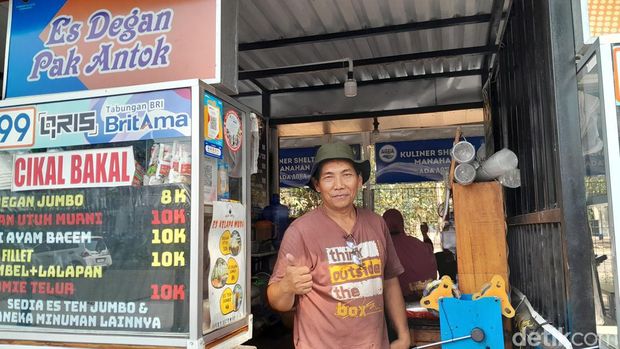 Pedagang selter Manahan, Solo.
