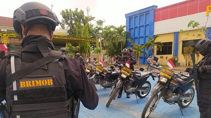 Personel pengamanan Pilkades di Bangkalan
