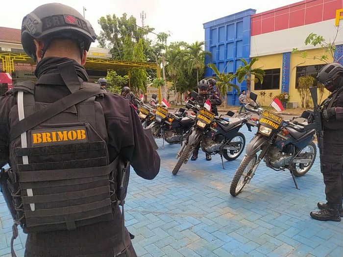 Personel pengamanan Pilkades di Bangkalan