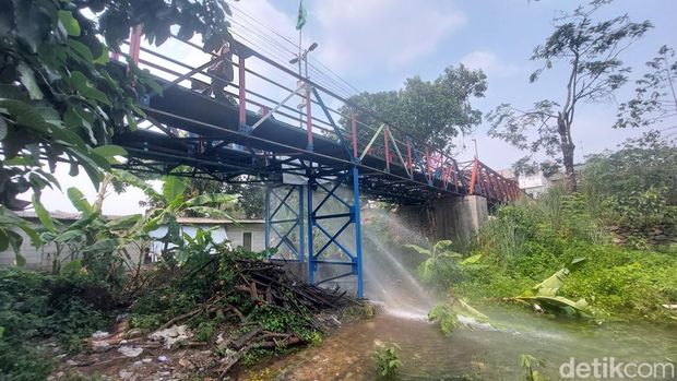 Pipa saluran air PDAM Kota Bogor dipotong ahli waris (Muchamad Sholihin/detikcom)