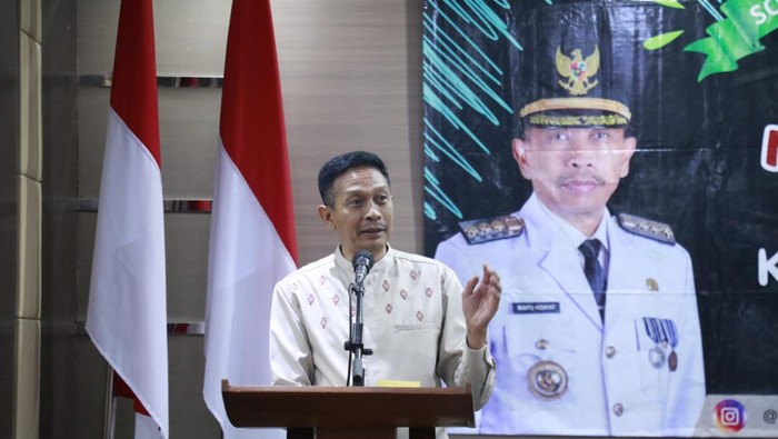 Pj Wali Kota Malang Wahyu Hidayat saat menyampaikan paparan strategi penanganan kemiskinan