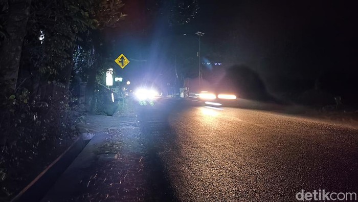 Kondisi jalur Jogja-Wonosari, Gunungkidul yang gelap karena matinya PJU