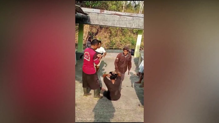 Rekaman remaja di Lumajang dikeroyok warga gegara dituduh daun tebu