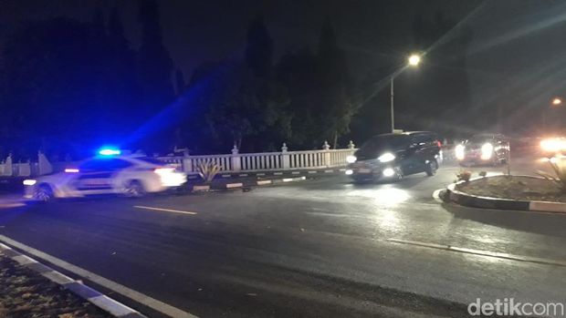 Rombongan Mobil Zulhas di Bandara Adi Soemarmo, Boyolali, Selasa (24/10/2023) malam. Dalam rombongan ini tidak terlihat mobil Gibran.