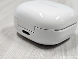 Unboxing Samsung Galaxy Buds FE, TWS Rp 1 Jutaan Punya Peredam Bising