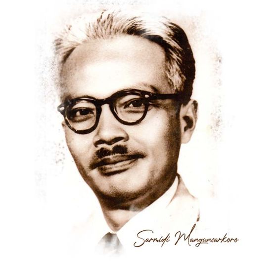 Sarmidi Mangoensarkoro.