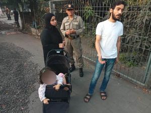 Viral Satu Keluarga Asal Yordania Ngemis di Kuta, Ngaku Kehabisan Bekal