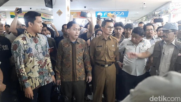 Sosialisasi Pemkot Makassar di Pasar Butung mendapat penolakan dari sejumlah pedagang.