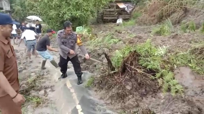 Hujan dengan intensitas deras akhirnya mengguyur wilayah Kecamatan Sinjai Barat, Kabupaten Sinjai, Sulawesi Selatan (Sulsel).