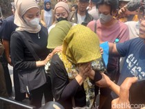Teriakan Histeris Keluarga Saat Olah TKP Ulang