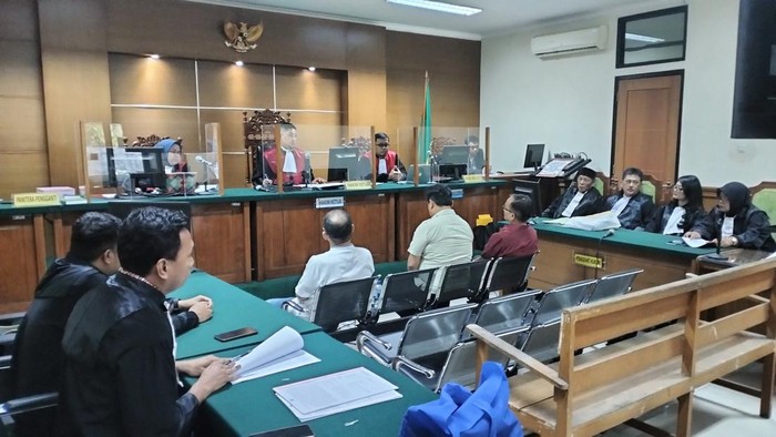 Tiga terdakwa dugaan korupsi pembangunan Pasar Grogol, Cilegon.