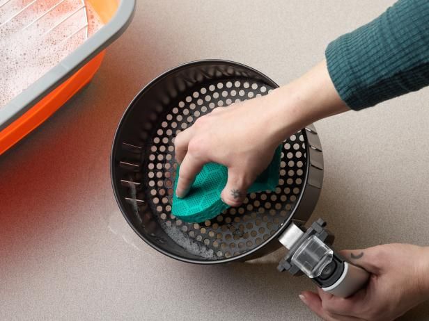 5 Tips Mudah Membersihkan Air Fryer Tanpa Takut Rusak!