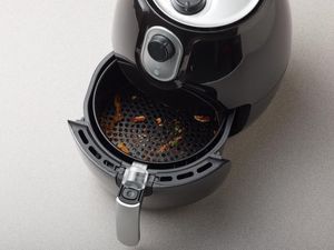 5 Tips Mudah Membersihkan Air Fryer Tanpa Takut Rusak!