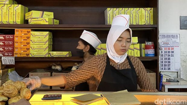 Toko roti ini eksis sejak 1952 di Jogja. Kini dijalankan generasi ketiga. Foto diunggah Senin (23/10/2023).
