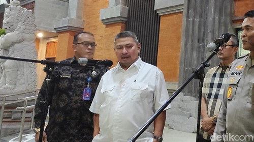 Wakil Ketua Komisi III DPR RI Mulfachri Harahap memberikan keterangan kepada wartawan saat kunjungan kerja di Polda Bali, Selasa (24/10/2023).