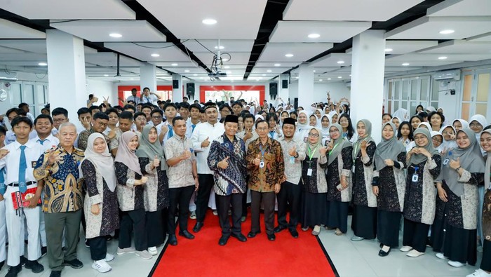 Wakil Ketua MPR HNW