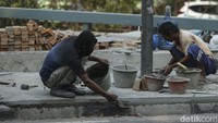 Belum diketahui makna dari tugu yang tengah dibuat, hingga kini petugas masih terus mempercepat pengerjaan.