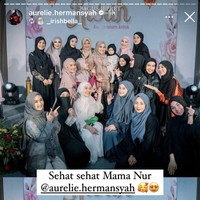 Jelang kelahiran anak kedua, Aurel Hermansyah tampak menggelar acara pengajian. Acara tersebut ramai dihadiri oleh para kerabat dan juga keluarga. Foto: Instagram