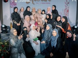 7 Foto Pengajian Aurel Hermansyah Jelang Lahiran, Aaliyah Manglingi Berhijab