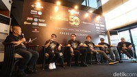 Dalam jumpa pers yang digelar Rabu 25 Oktober 2023, band yang memiliki formasi Achmad Albar (vokal), Ian Antono (gitar), Donny Fattah (bass), Abadi Soesman (keyboard), dan Fajar Satritama (drum) ini kian tak sabar dan antusias untuk bisa tampil menyajikan performa terbaik mereka di puncak usia emas 50 tahun bermusik.
