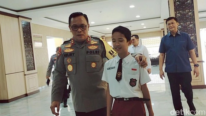 Bocah yang berani lawan jambret dapat hadiah dari Kapolda Lampung.