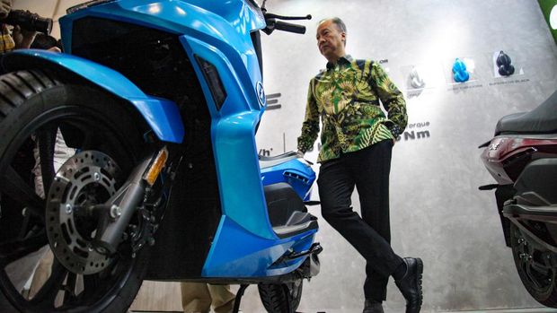 Menperin Agus Gumiwang Kartasasmita membuka Indonesia Motorcycle Show (IMOS+) 2023 di ICE BSD City, Tangerang, Banten, Rabu (25/10/2023).