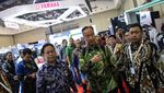 Buka IMOS+ 2023, Menperin Keliling Booth Motor Listrik