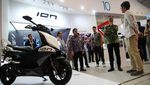 Buka IMOS+ 2023, Menperin Keliling Booth Motor Listrik