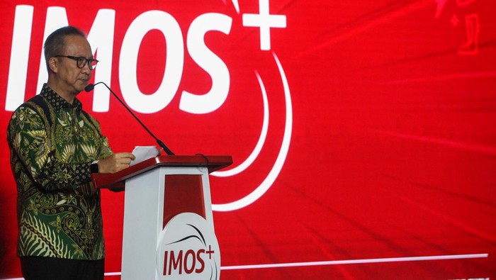 Menperin Agus Gumiwang Kartasasmita membuka Indonesia Motorcycle Show (IMOS+) 2023 di ICE BSD City, Tangerang, Banten, Rabu (25/10/2023).