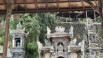 Pas Panas-panasnya, Paling Pas Basah-basahan di Taman Tirta Gangga