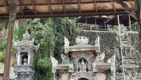 Bagi masyarakat khususnya yang beragama Hindu diperbolehkan untuk meminta air suci di sini, namun harus meminta izin dari pihak pengelola Tirta Gangga. Perlu diingat, terdapat sebuah larangan yang harus dihindari, yaitu bagi wanita yang sedang datang bulan sama sekali tidak diperbolehkan untuk masuk.