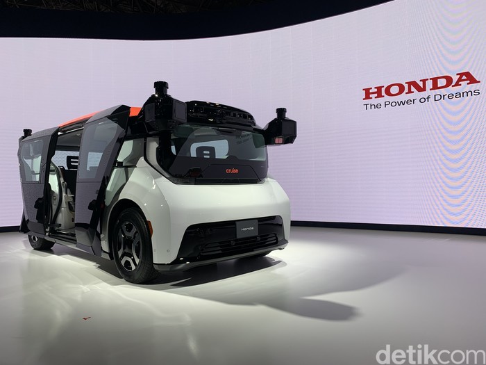 Mobil otonom ini disapa Cruise Origin. Honda bekerjasama dengan Cruise dan General Motors untuk menyediakan layanan ride hailing tanpa pengemudi.