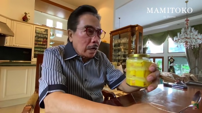 Dapur rumah Hotma Sitompoel