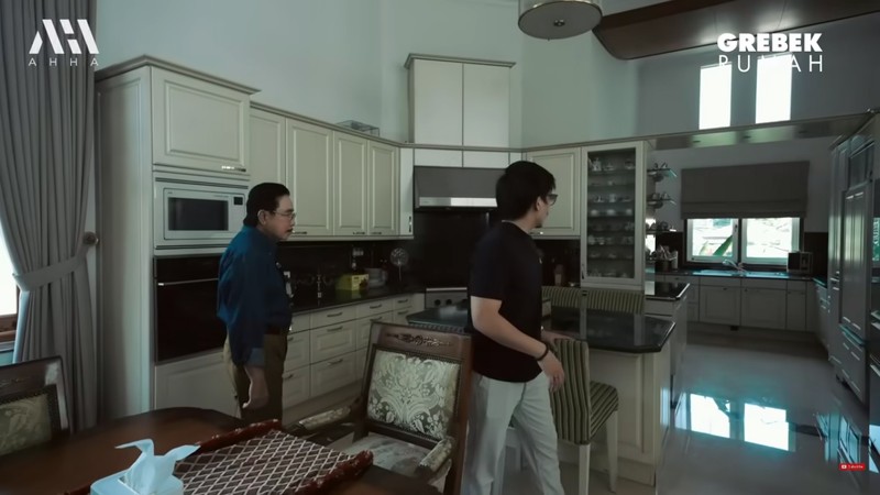 Dapur rumah Hotma Sitompoel