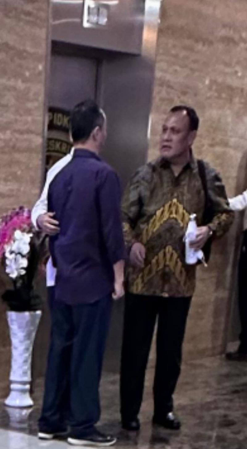 Firli saat berada di gedung Bareskrim Polri untuk menjalani pemeriksaan terkait kasus dugaan pemerasan SYL pada Selasa (24/10)-(dok. Istimewa)