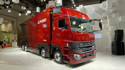 Fuso di JMS 2023: eCanter Baru, Truk Segede Gaban, Ganti Baterai Truk Kayak Isi Bensin
