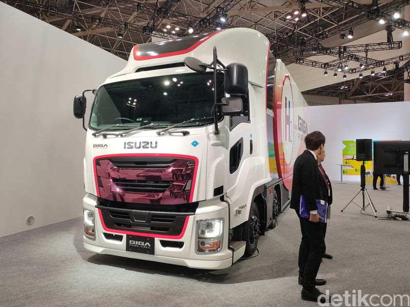 Isuzu GIGA Fuel Cell resmi diperkenalkan di Japan Mobility Show (JMS) 2023.