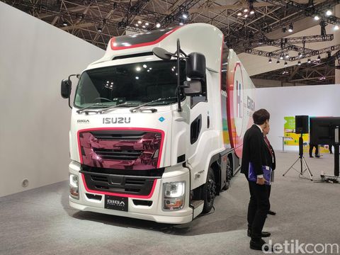 Isuzu GIGA Fuel Cell resmi diperkenalkan di Japan Mobility Show (JMS) 2023.