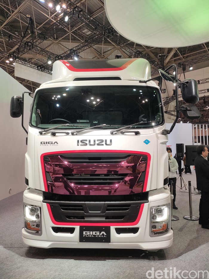 Isuzu GIGA Fuel Cell resmi diperkenalkan di Japan Mobility Show (JMS) 2023.