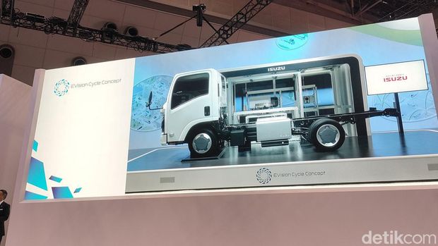 Truk Listrik Ngecasnya Lama? Nih Isuzu Kasih Solusi Ganti Baterai 3
