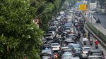 Jalan Sultan Agung Manggarai Macet Jelang Pendaftaran Prabowo-Gibran