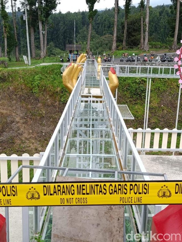 Petaka Jembatan Kaca Limpakuwus Banyumas