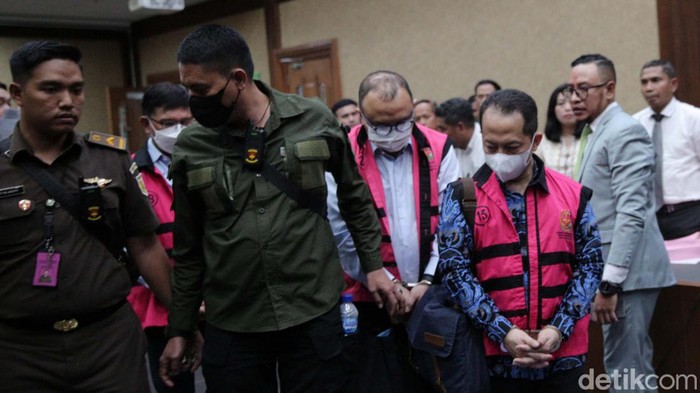 Johnny G Plate jalani sidang tuntutan di Pengadilan Tipikor Jakarta, Jalan Bungur Raya, Jakpus, Rabu (25/10). Mantan Menkominfo itu dituntut 15 tahun penjara.