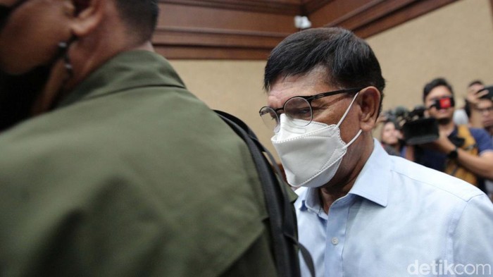 Johnny G Plate jalani sidang tuntutan di Pengadilan Tipikor Jakarta, Jalan Bungur Raya, Jakpus, Rabu (25/10). Mantan Menkominfo itu dituntut 15 tahun penjara.