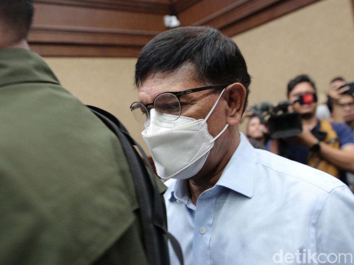 Johnny G Plate jalani sidang tuntutan di Pengadilan Tipikor Jakarta, Jalan Bungur Raya, Jakpus, Rabu (25/10). Mantan Menkominfo itu dituntut 15 tahun penjara.