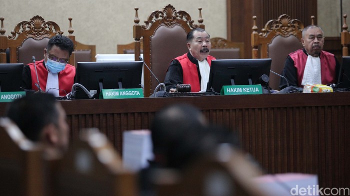 Johnny G Plate jalani sidang tuntutan di Pengadilan Tipikor Jakarta, Jalan Bungur Raya, Jakpus, Rabu (25/10). Mantan Menkominfo itu dituntut 15 tahun penjara.
