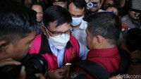 Mantan Menteri Komunikasi dan Informatika (Menkominfo) Johnny G. Plate dituntut hukuman penjara 15 tahun dalam kasus korupsi pengadaan BTS 4G Bakti Kominfo.  