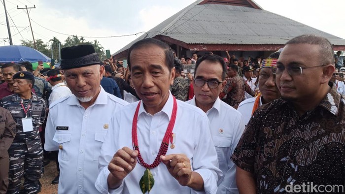 Jokowi di Mentawai