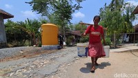 Warga pun mengakui setiap hari dijatah 15 liter untuk bantuan air bersih.